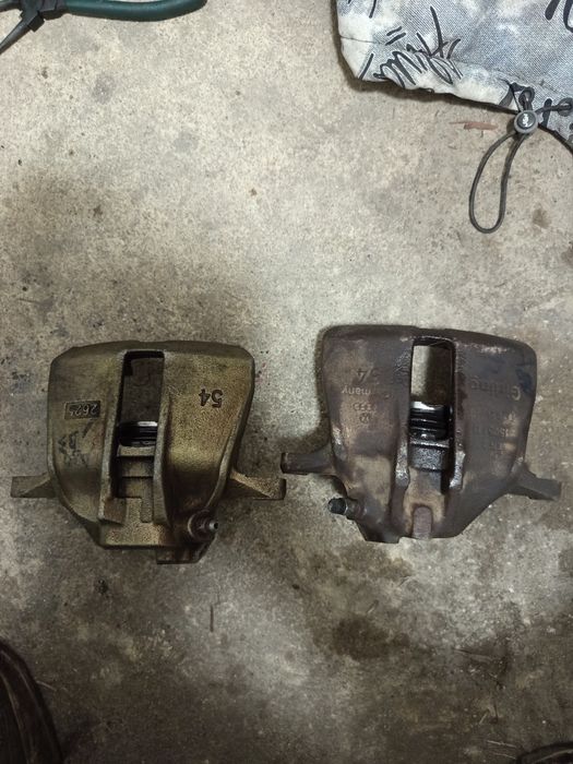 Продам передние супорта Ауди 80 б3