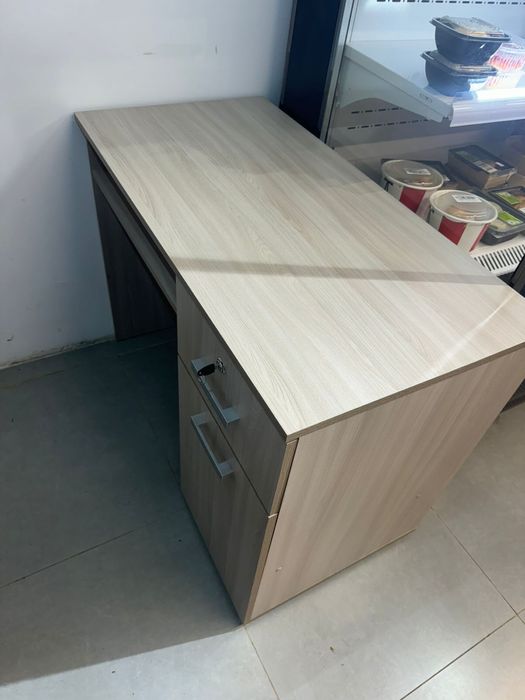 Продается стол.