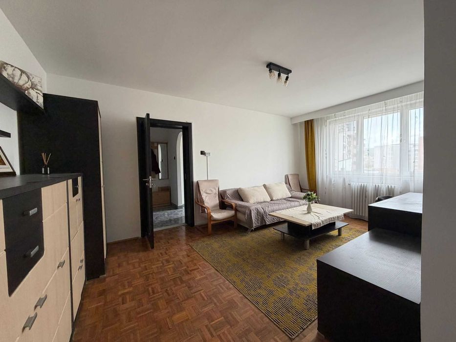 Persoana Fizica vand apartament 2 camere, 47 mp Parcul Feroviarilor (P-ta Abator - B-dul Bucuresti), bloc reabilitat termic, centrala termica proprie.