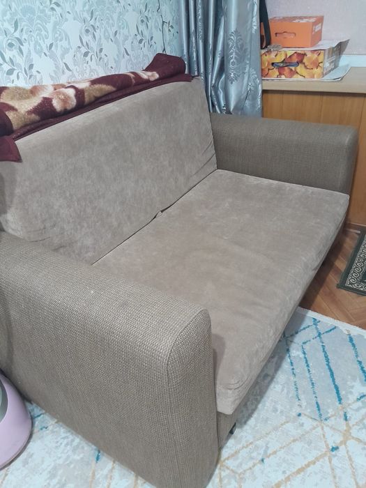 Продам диван хорошим состоянием