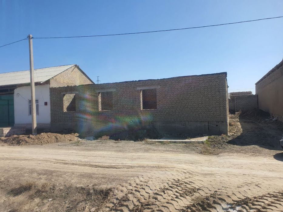 Продается участок с недостройкой