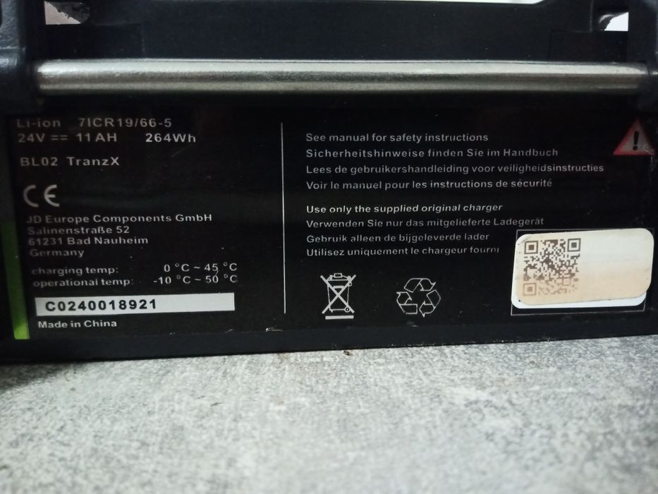 !!! URGENT!!! Vand Baterie Tranz x bicicleta electrica de 24 v 11 ah, noua Li-ion incarcator cu 4 pini. Pentru mai multe detalii ma puteti contacta