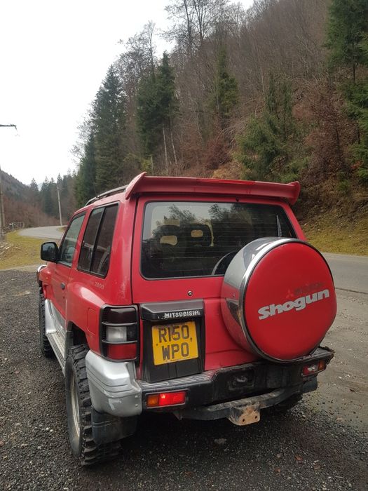 Dezmembrez Mitsubishi pajero shogun motor 2.8 cutie manuală.