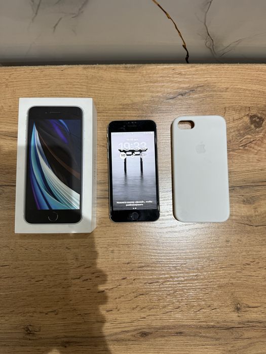 Продам IPHONE SE 2020