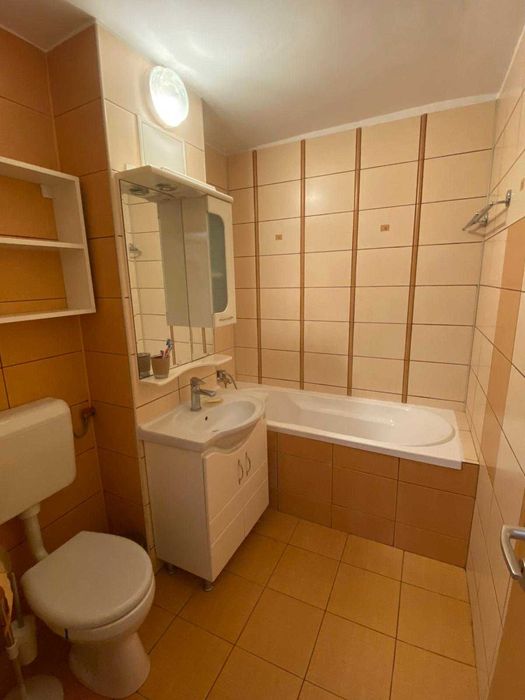Închiriez apartament spațios cu 3 dormitoare (4 camere) în Zona Soarelui, Timișoara