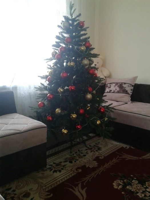 Ёлка премиум класса с шишками ягодами