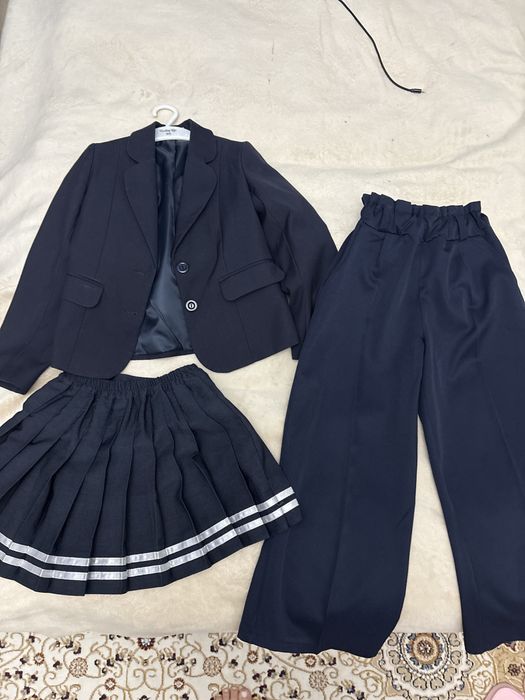 Продам форму и обувь для девочки 1 класс