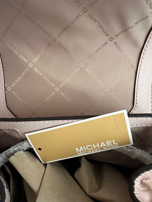 Michael Kors кожена раница - розова