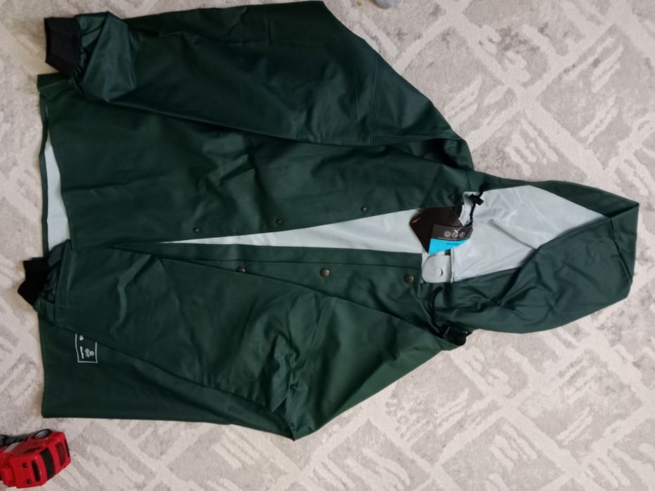 Продам костюм водонепроницаемый