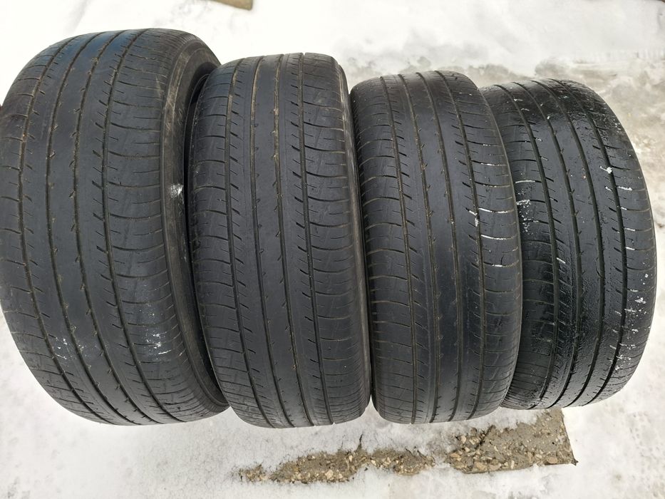 Продам шины 215/55/17 якохама