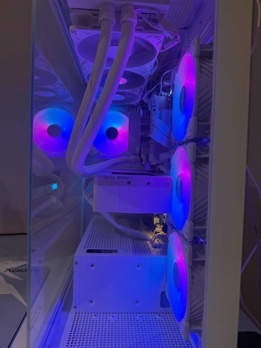 PC GAMING ULTRA Ryzen 9 9950X, RTX 5070 AERO, 64GB 6000Mhz