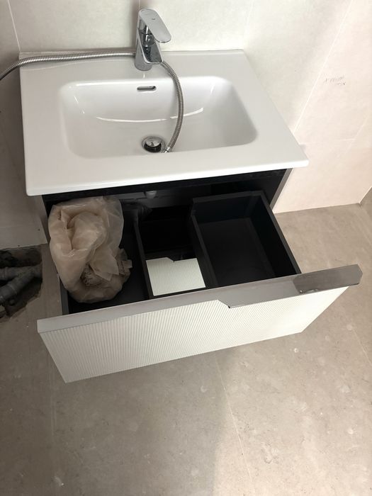 Set lavoar si mobilier MDF riflat bej casmir nou
