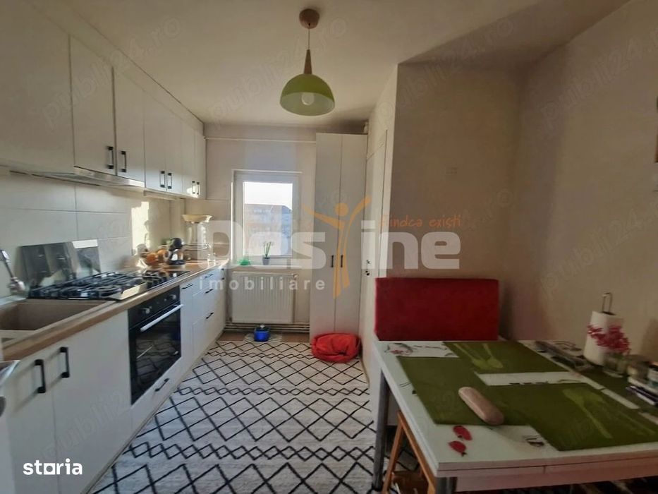 Apartament 3 camere de vanzare