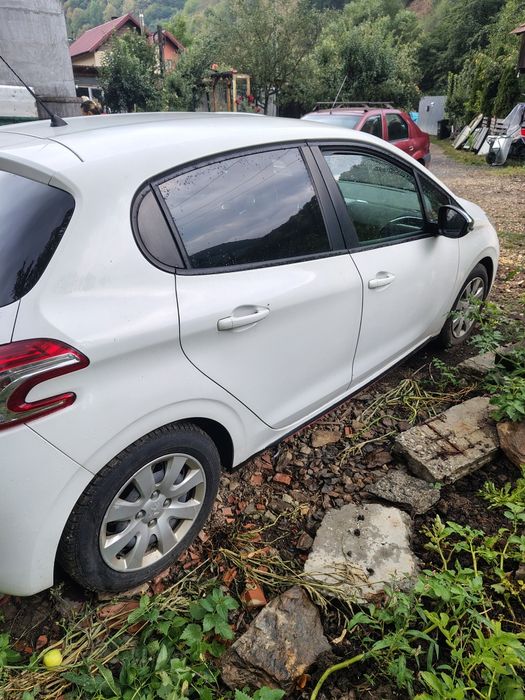 Vând Peugeot 208