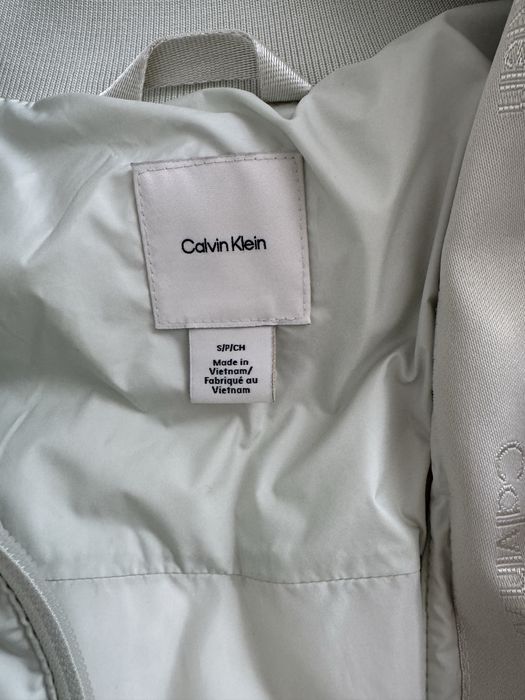 Продам пуховик от calvin klein