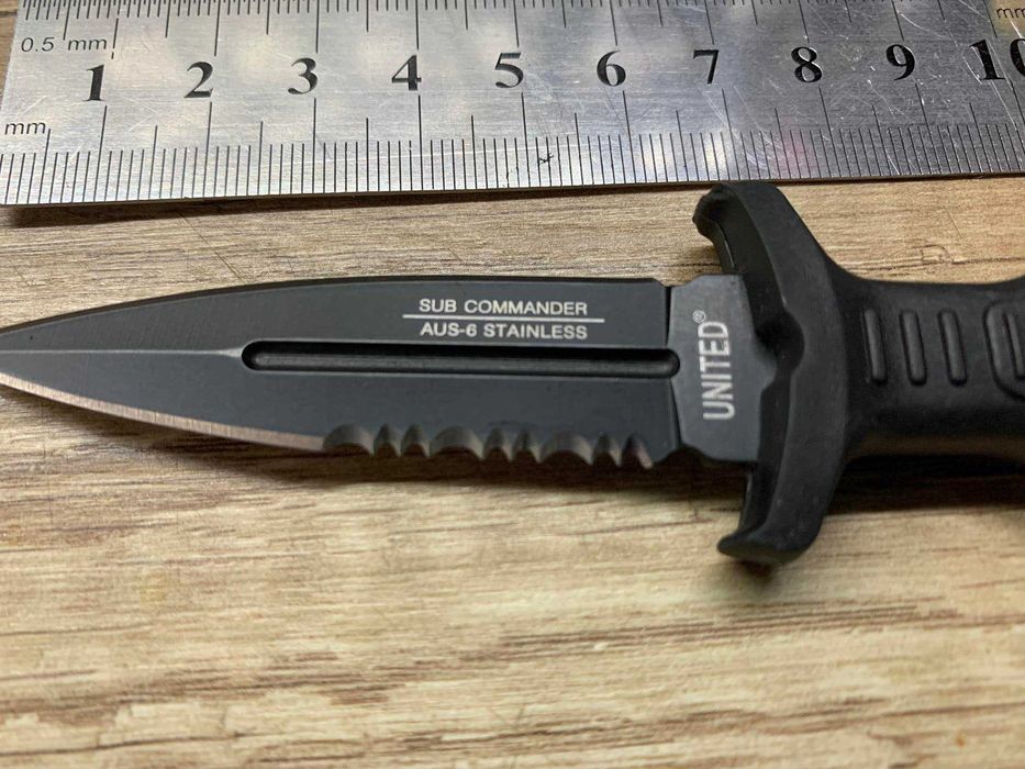 Здрав и компактен нож за врат лов ,риболов , къмпинг ,туризъм подарък