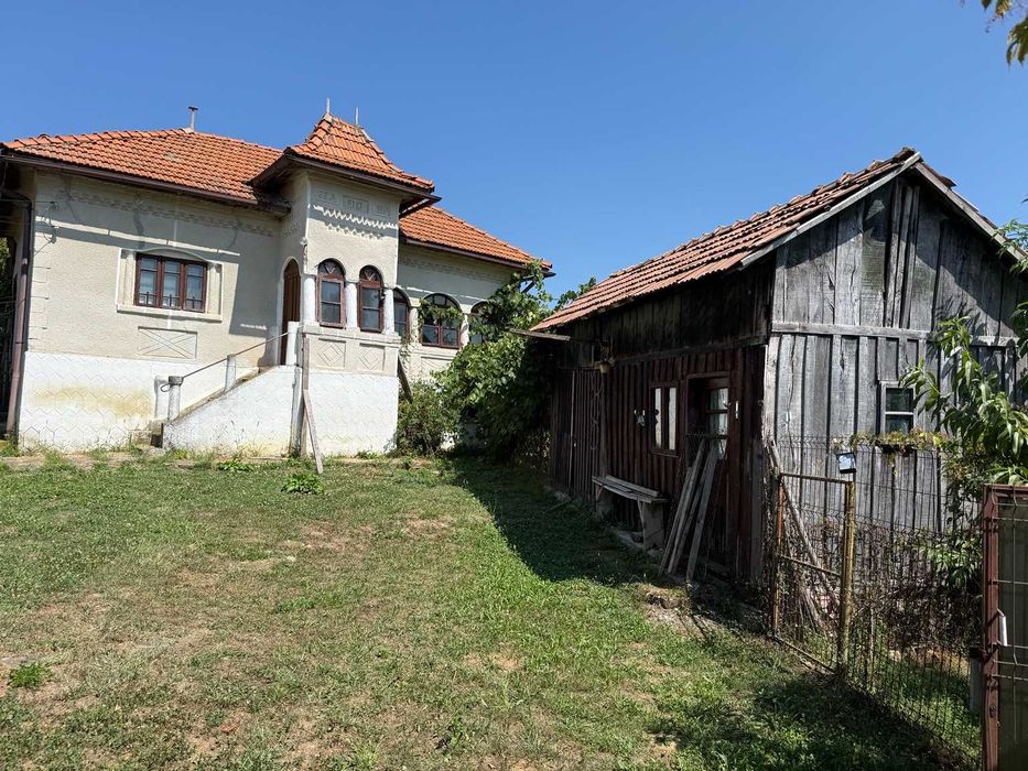 Casă tradițională cu teren generos și livadă – ideală pentru renovare