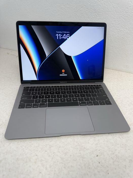 MacBook Air 2019 / i5 / 8GB Ram / 128GB Memorie
