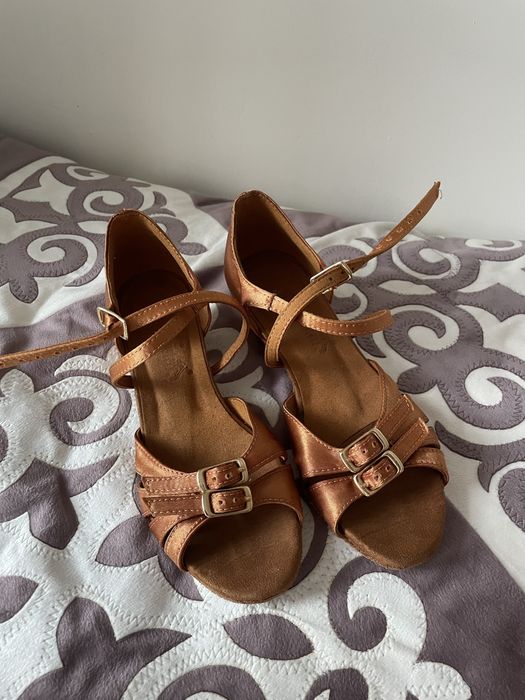 Продам туфли для бальных танцев