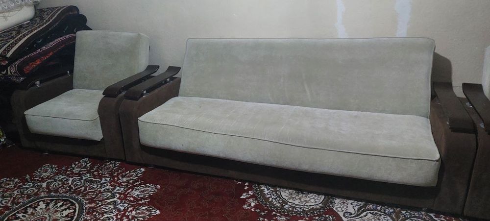 Divan sotiladigan holati yaxshi remont shart emas