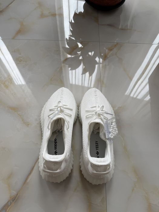 Adidadi Yezzy 350 V2