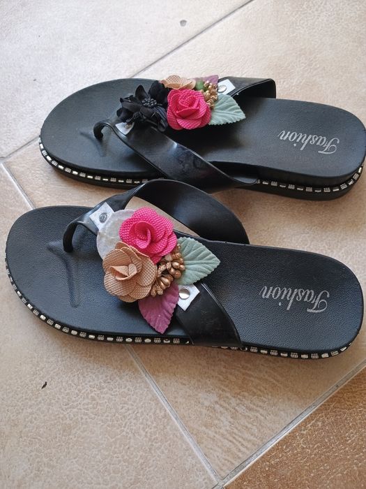 Дамски чехли и еспадрили