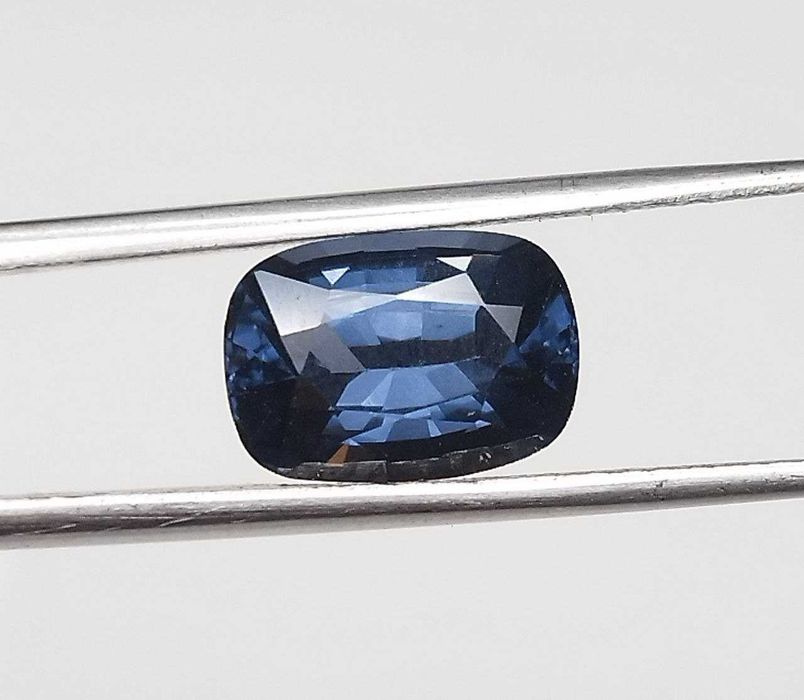 Рядък цвят шпинел 2.20кт! GIA сертификат! НОВ!