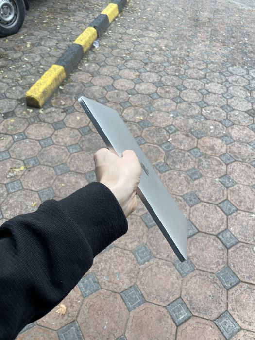 MacBook Pro 2019 16/256 i5 xolati 10/10 ideal ishlashi super