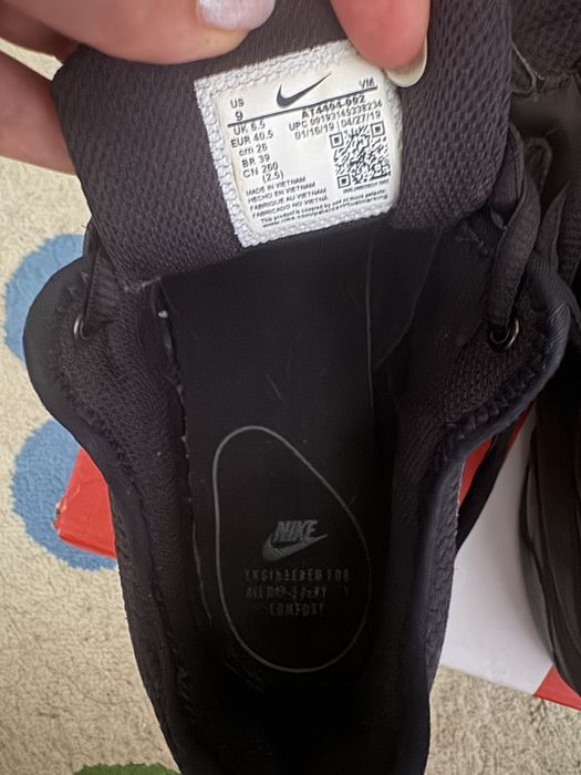 Vand Nike Air in stare perfecta