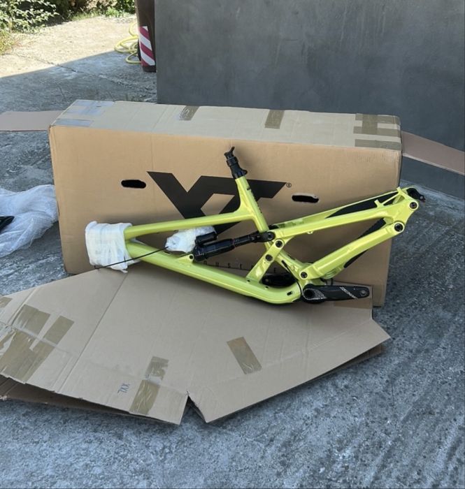 Yt capra custom sludge green