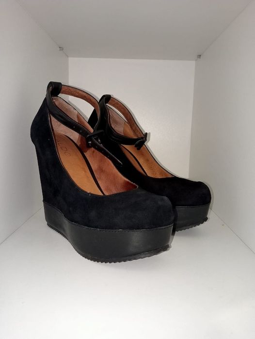 Продам туфли замшевые