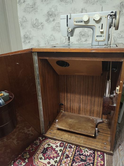 Продам Швейную машинку