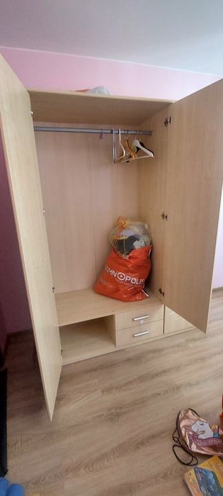 Трикрилен гардероб с огледало