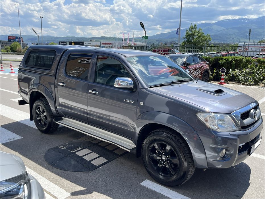 Toyota Hilux 3.0 Auto с история в Тойота