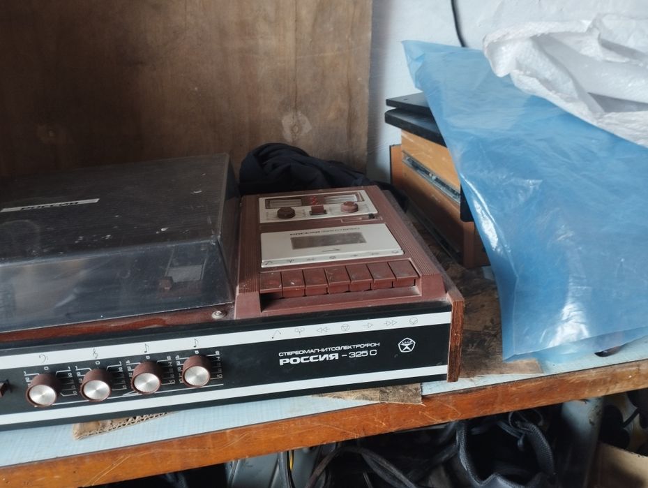 Продам проигрыватель ''Россия'' СССР