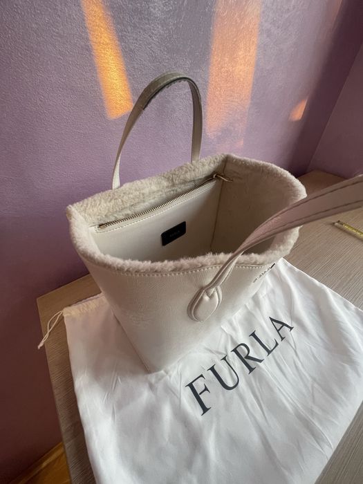 Furla-среден към голям размер