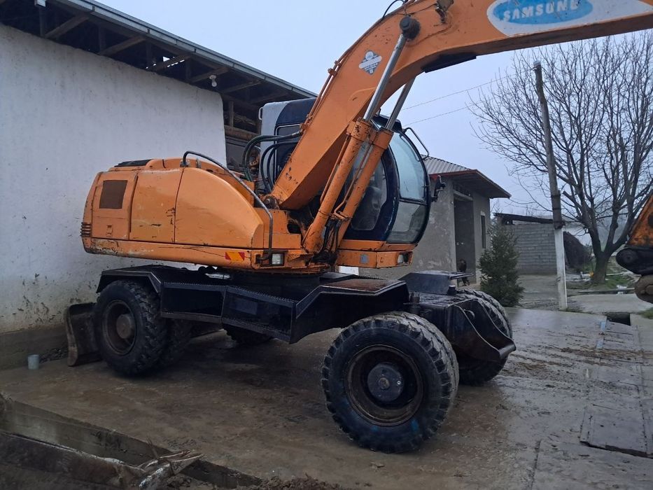 Экскаватор Samsung 132
