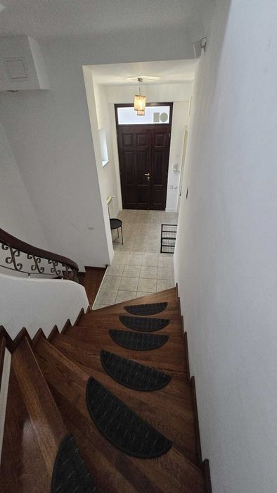 Proprietar, inchiriez vilă interbelică reprezentativă  pentru sediu de birouri sau reședință, stradal, strada Berzei, zonă ultracentrală