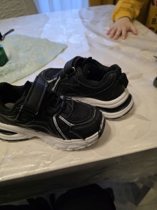 2 чифта Детски маратонки 27