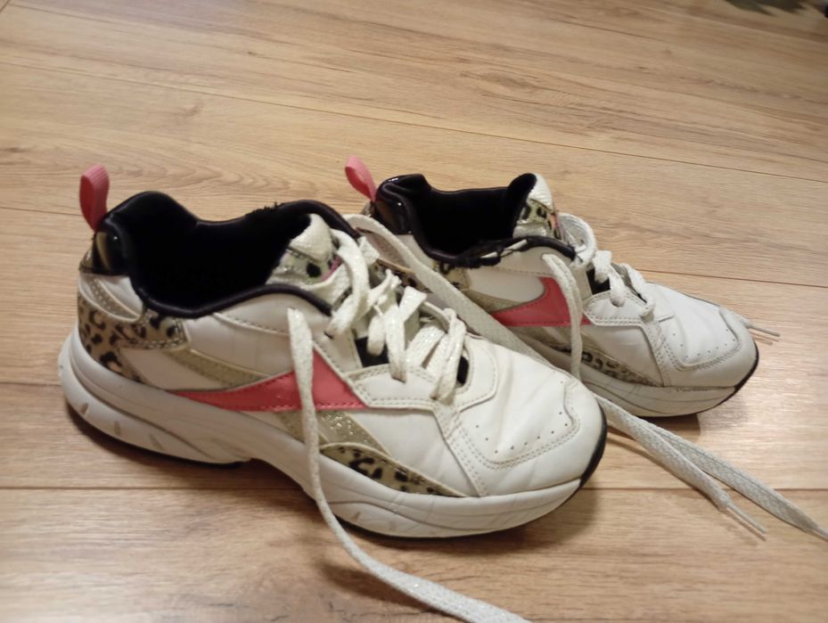 Reebok запазени маратонки номер 34
