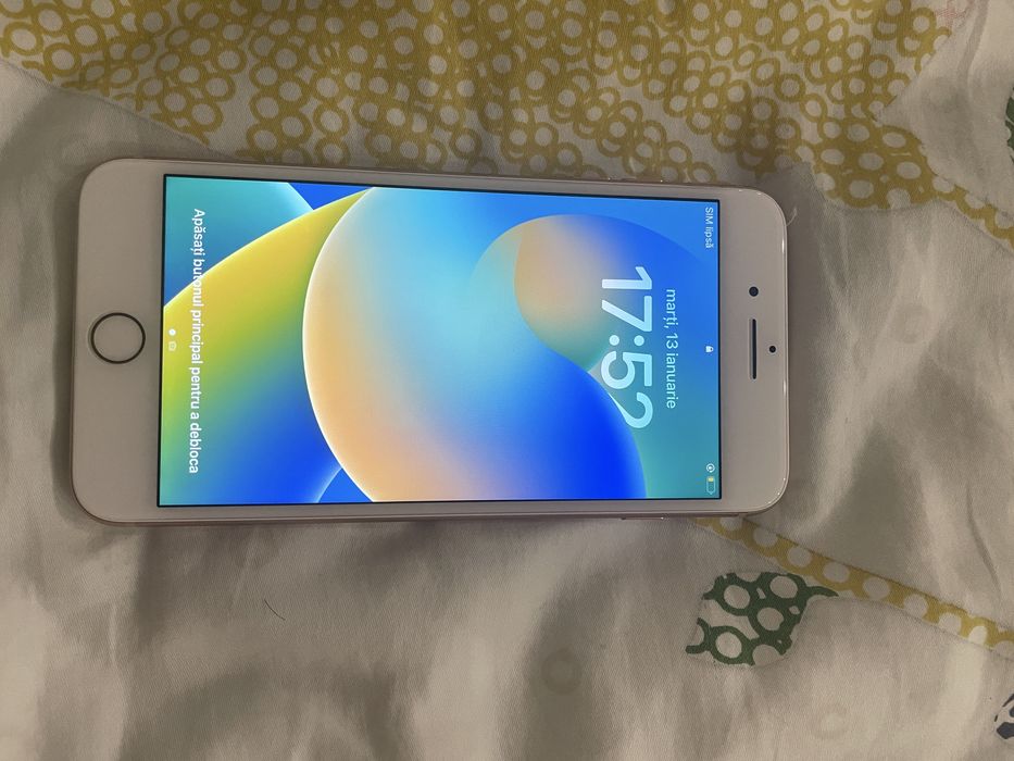 Vand iphone 8+ impecabil