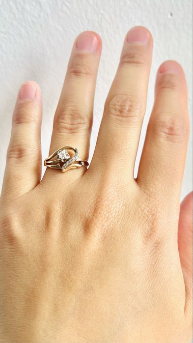 Золотое кольцо со вставками