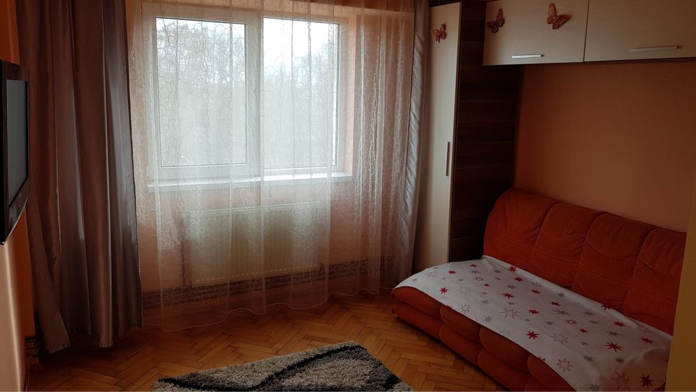 Inchiriez apartament 3 camere in centru