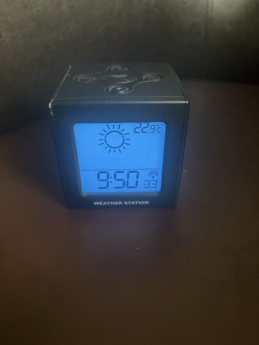 Mini statie meteo cu ceas