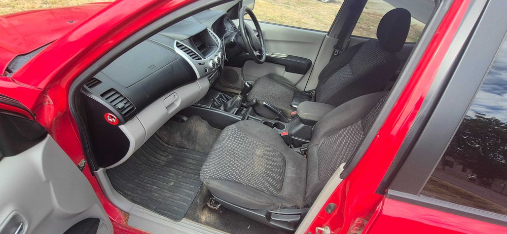 Mitsubishi L200 TROJAN 2.5 diesel 2012