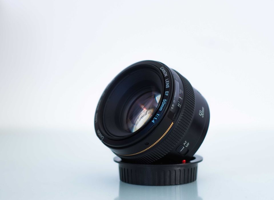 Canon 50mm f 1.4 foarte sharp, vand sau schimb