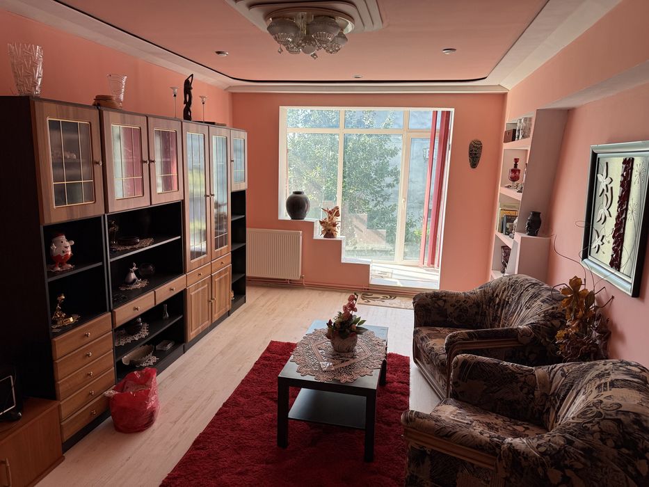 Vand apartament cu 3 camere