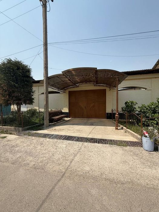 Продаётся дом с большим участком земли