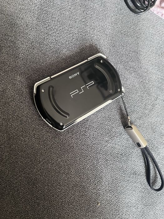 Продам приставку PSP Go