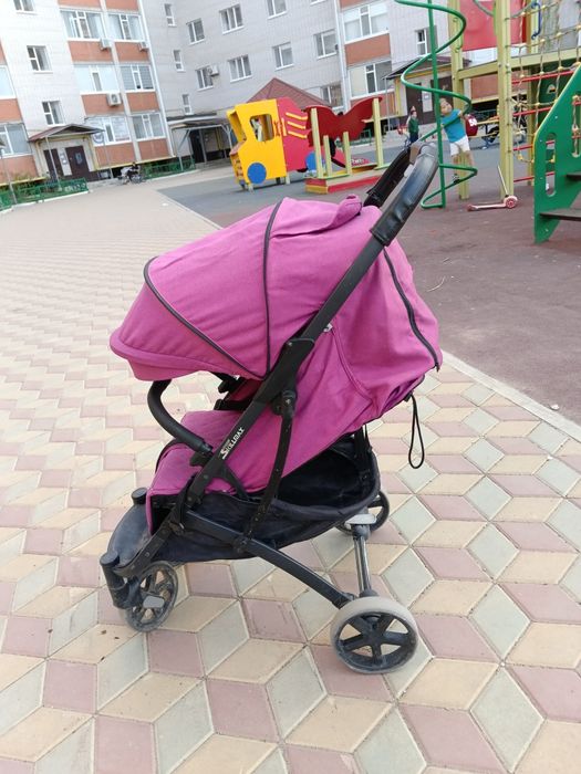 Продаем девичью коляску